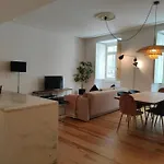 Amazing Spacious Chiado 2-Bedroom Stylish Apt W Ac