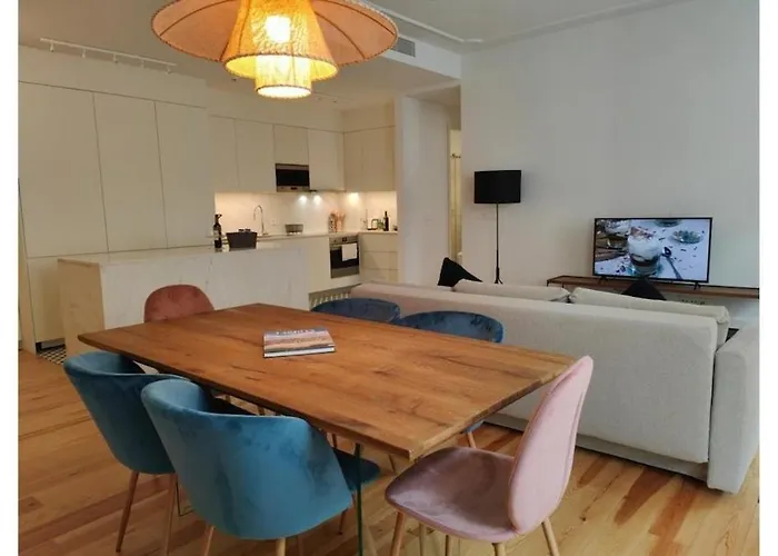 Amazing Spacious Chiado 2-Bedroom Stylish Apt W Ac