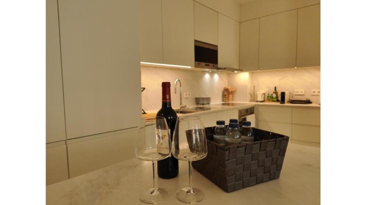 Amazing Spacious Chiado 2-bedroom Stylish W Ac Lisboa
